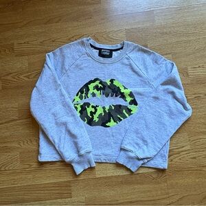 Markus Lupfer gray crewneck cropped sweatshirt camouflage lips novelty cotton M